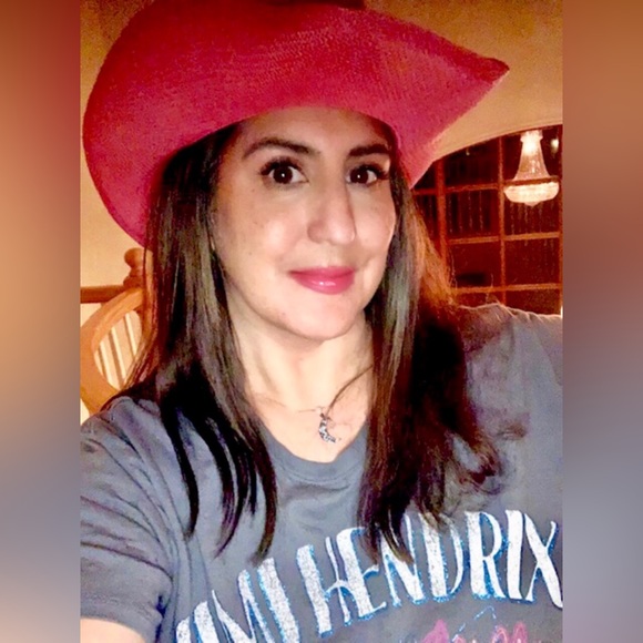 Meet your Posher, Sylvie Swan - Picture 1 of 2